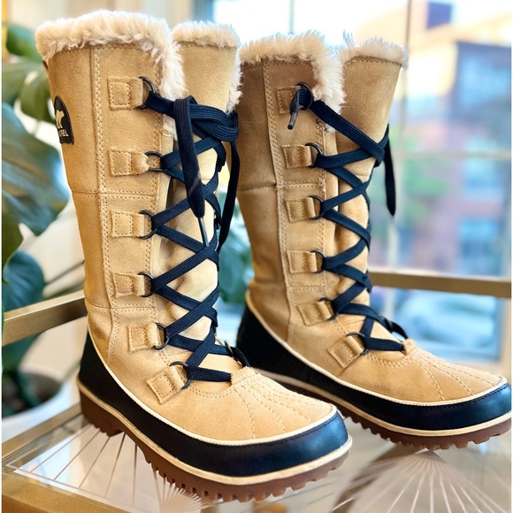 Sorel Shoes - Sorel Waterproof Tall Tan & Black Lace Up Fur Lined Boots - Size 7
